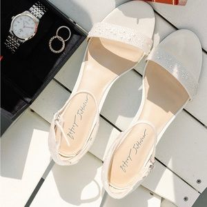 Ivory pearl Mari Betsey Johnson block heel size 9